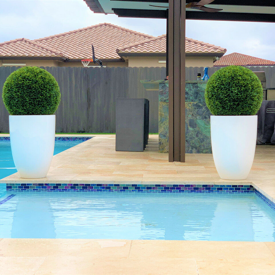 Ben L 20" Fiberglass Topiary